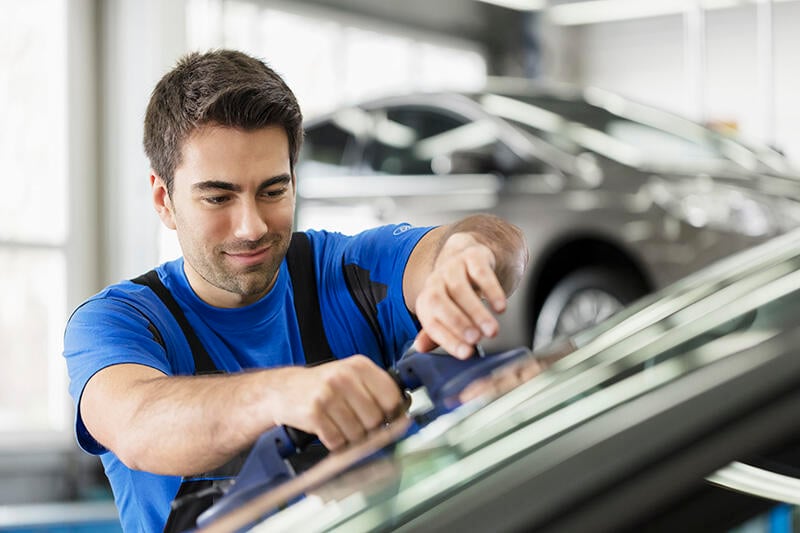 Stenskott i vindrutan – viktigare att byta än man kan tro