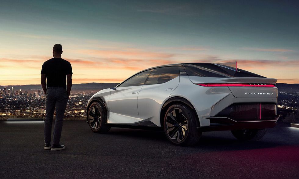 Lexus RZ – lyxversion av elsuven Toyota bZ4X