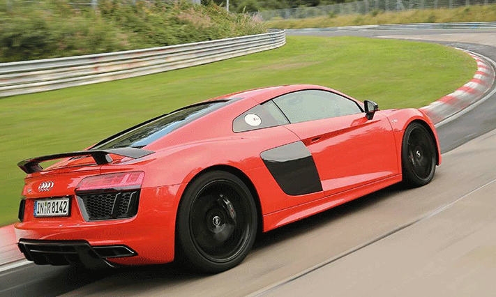 Audi R8 LMS är en spännande sportbil som är utrustad med en mäktig V10-turbodieselmotor. (AI text)