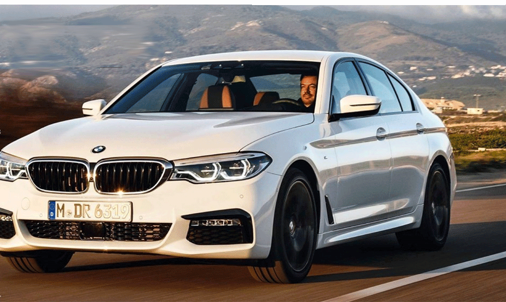BMW 5-serien kör längs vägen (AI text)