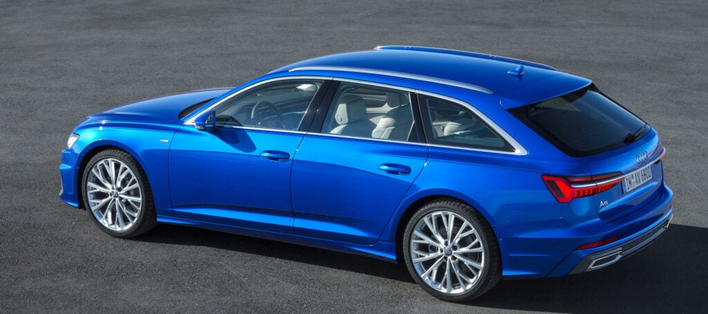 Prispåslaget mot sedanmodellen är 17.000 kronor och då ingår elektriskt öppningsbar baklucka. Fotsensor är tillval, ihop med komfortnyckel.