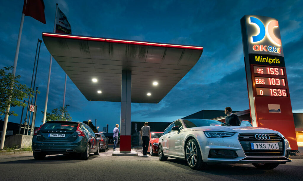 Audi A4 S4 (AI text)