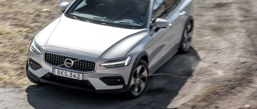 Helt vanliga familjebilar kan beskattas med omkring en kvarts miljon kronor på tre år, visar går granskning.