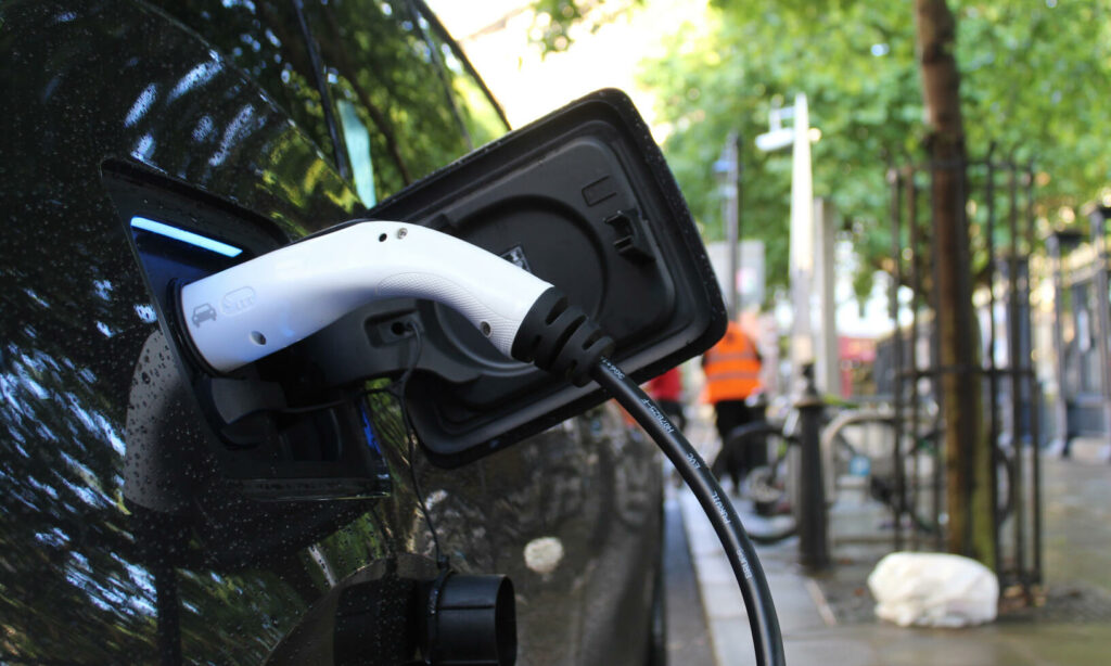 Den största frågan som alla ställer inför omställningen: Räcker strömmen? /// FOTO: Andrew Roberts on Unsplash