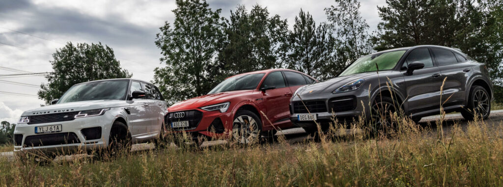 Tre stora bilar som alla klarar sig undan malusskatten. Bara den orange får bonus.