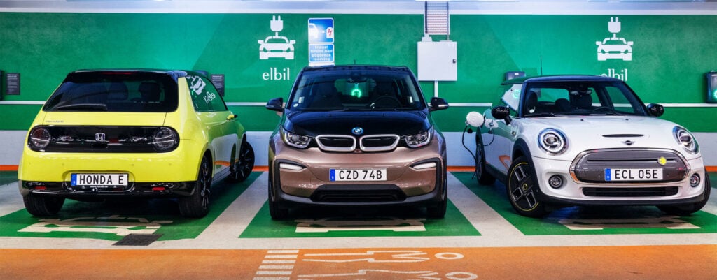 Våra tre testbilar: Honda e, BMW i3 och Mini Cooper SE. Vi har testat hur långt de kommer.