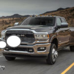 Peder drömmer stort inför bilköpet. Större än nödvändigt.