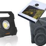 En bil och en person. (AI text)