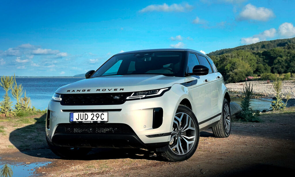 Evoque kostar från 499.900–784.900 kronor. Plus riklig och rätt dyr extrautrustning.