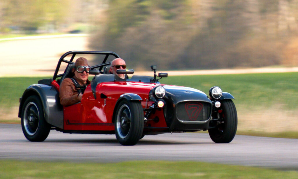 Tomvikt 440 kg och 84 hk. Lite beroende på hur man beräknar tjänstevikten ska det ge minst 170 hk/ton – därav namnet.