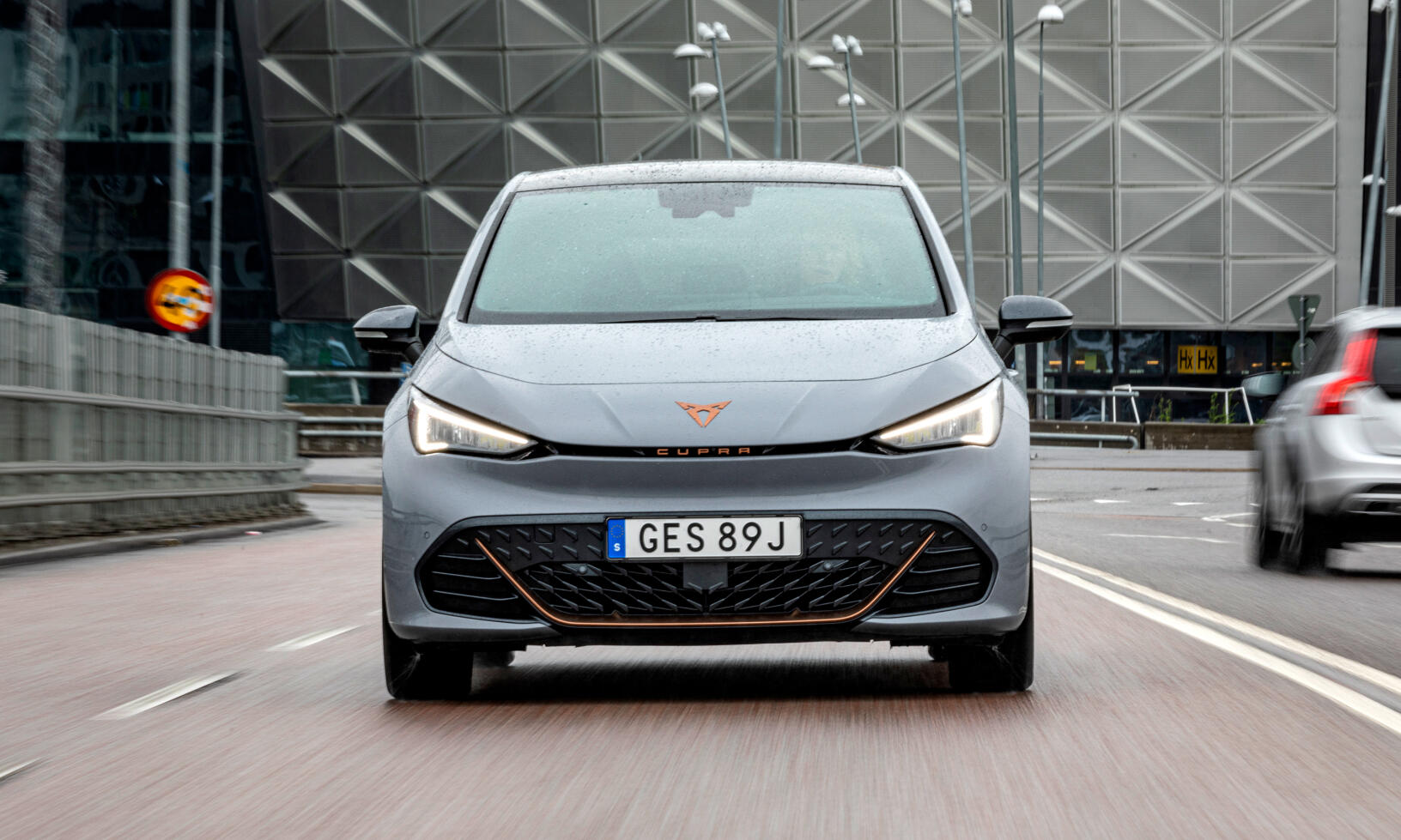 Det går för fort fram. Mycket av den nya tekniken i bilar är kort och gott dålig. Cupra är bara en av många som lider av det.