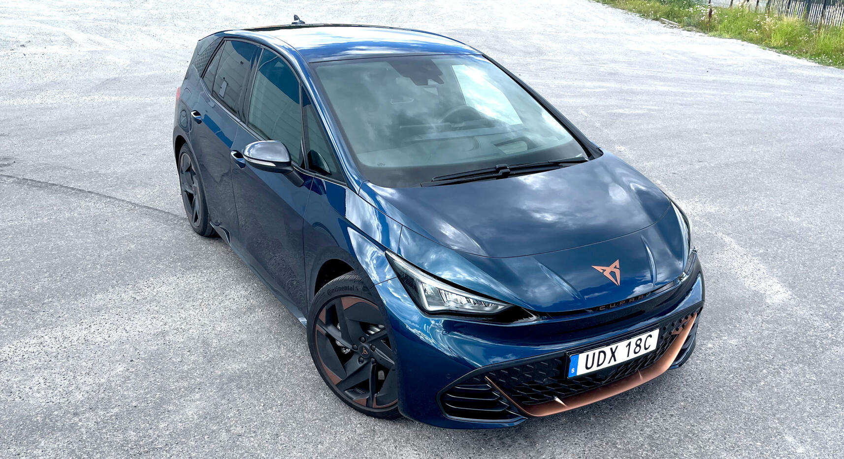 237 hk och 0–100 km/h på 6,7 sekunder är inte illa. Men hur är det med räckvidden, navigationshjälpen och laddnätverket?