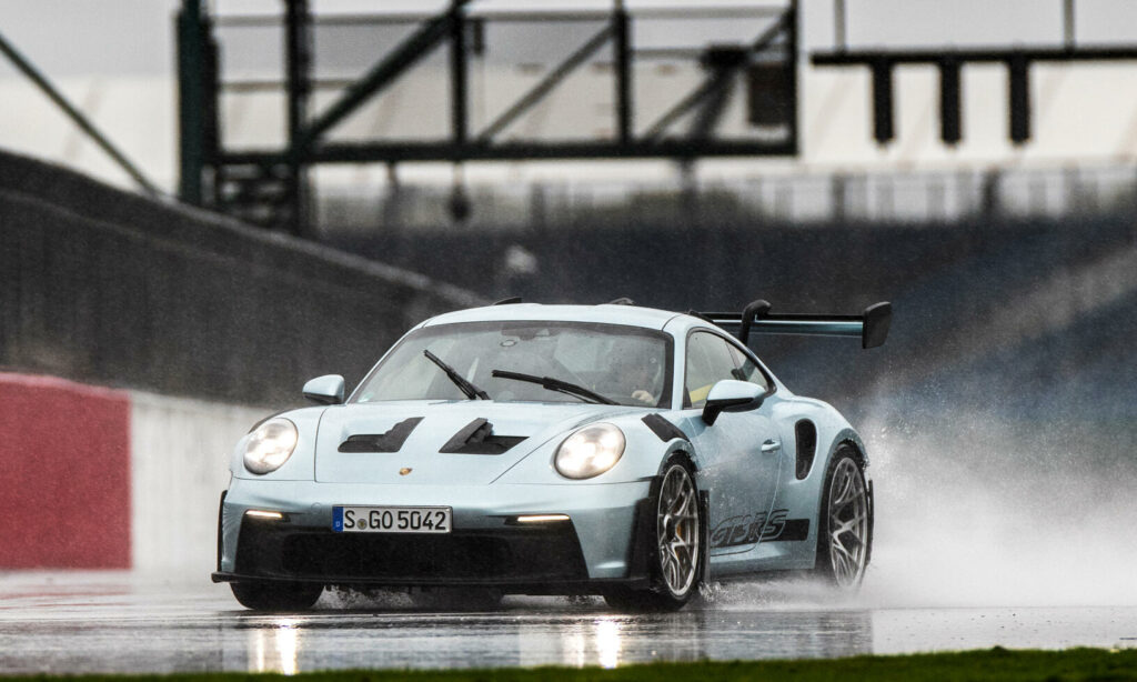 På ett regnigt Silverstone kommer den nya automatiska aerodynamiken och alla inställningsmöjligheter extremt väl till pass! Film kommer på vår YT-kanal.