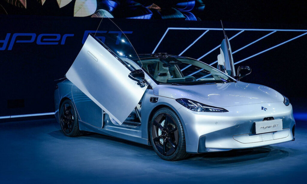 Den kinesiskt statliga biljätten Guangzhou Automobile Groups dubbelt avknoppade elbilsmärke Aion har visat en riktig värsting-elbil, om alla uppgifter stämmer.