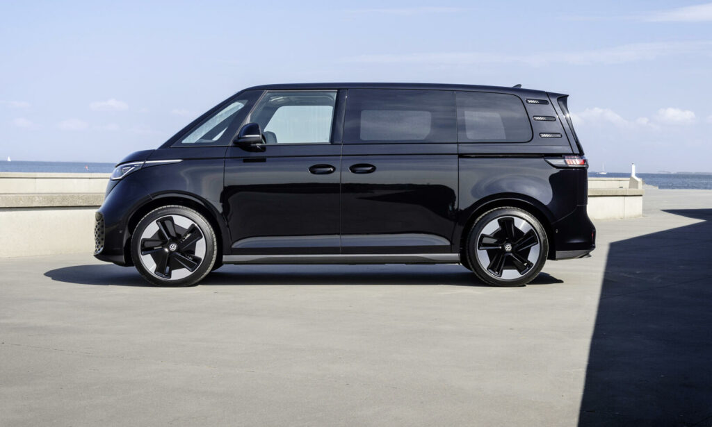Fyrhjulsdrivna VW ID. Buzz GTX får mer effekt än tidigare GTX-modeller.
