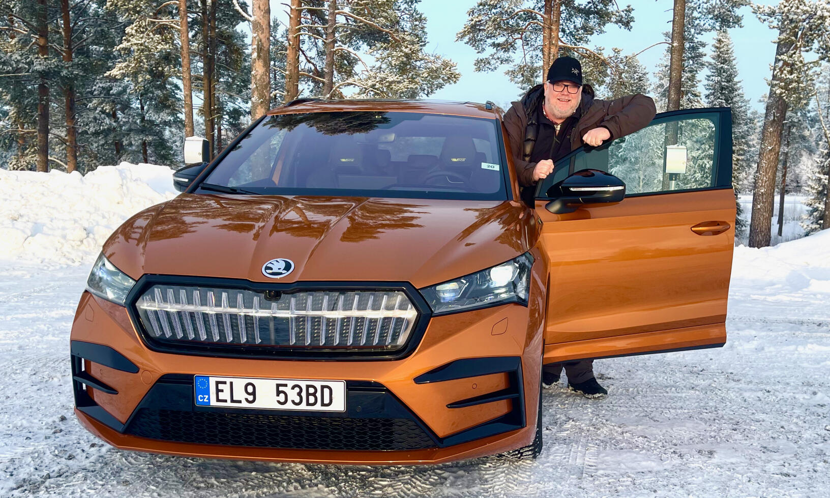 Magnus med provbilen, som känns igen som en RS iV på den lite sportigare fronten och kristallgrillen.