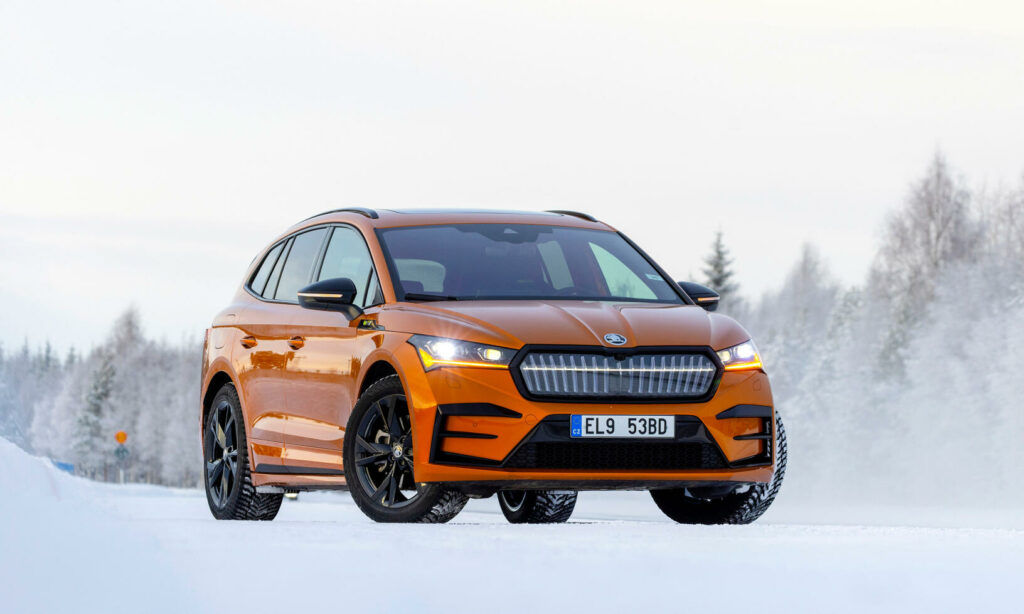 Den upplysta kristallgrillen är inte standard på vanliga Enyaq RS, bara på coupéversionen.