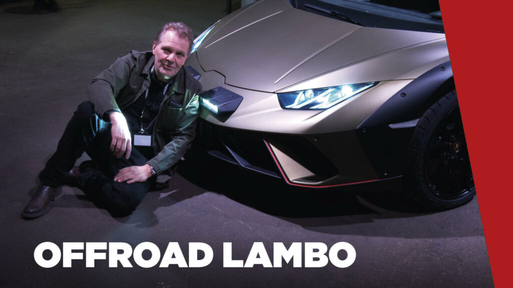 En man poserar bredvid en Lamborghini Offroad Lambo. (AI text)