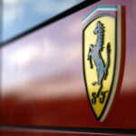 Den stegrande hingsten ska snart pryda en elbil för första gången.