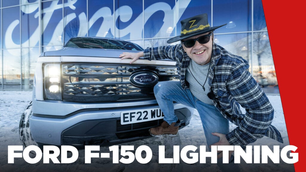 Chefredaktören satte på sig sin gamla Zorro-hatt dagen till ära!