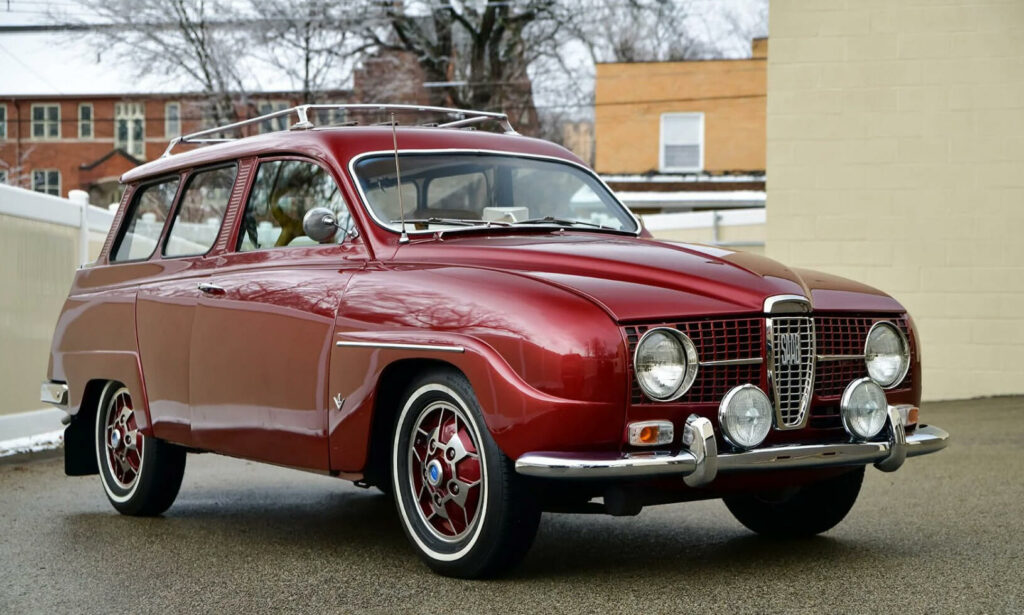 Kan det här bli världens dyraste Saab 95? Auktionshuset värderar den till mellan 415 000 och 625 000 kronor.