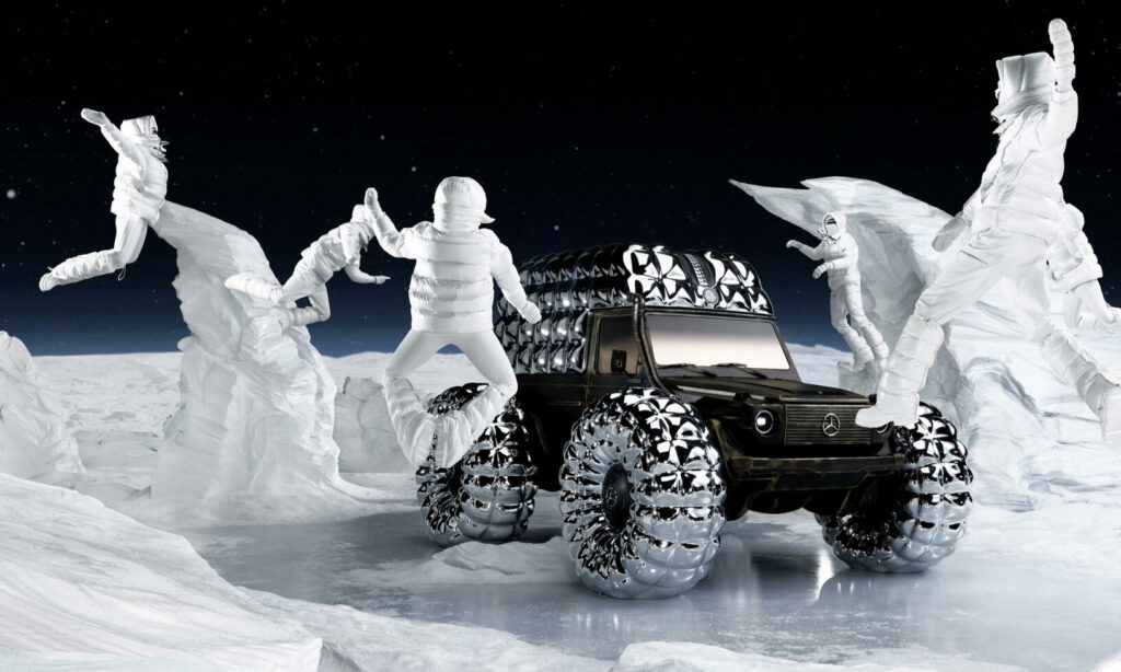 En extra puffig Mercedes G-klass och Moncler-dunjackor i rymden – det är temat när de två företagen gör konst tillsammans.