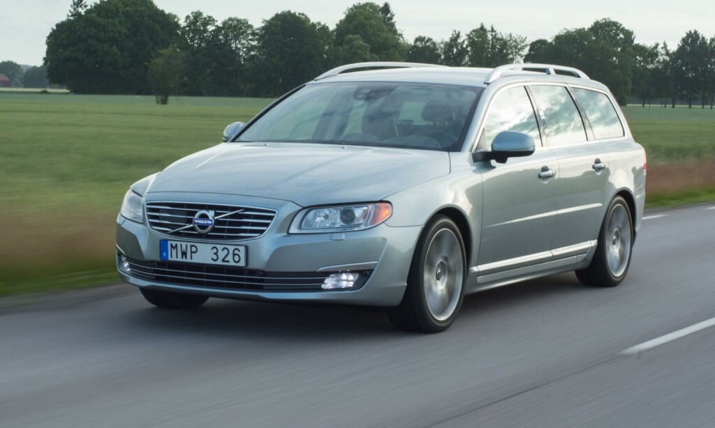 En silverfärgad Volvo