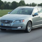 En silverfärgad Volvo