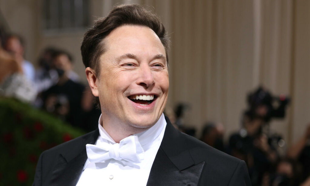 Elon Musk har all anledning att se glad ut.