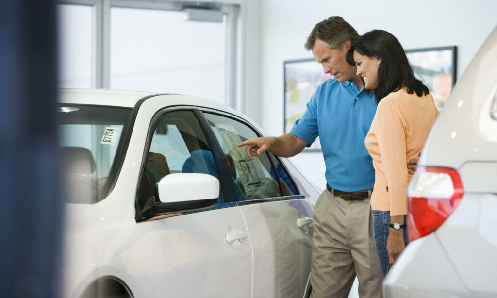 ”Privatmarknaden är kall”, säger branschorganisationen Mobility Swedens vd Mattias Bergman. Personerna på bilden har inget med artikeln att göra.