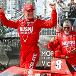 En glad Marcus Ericsson knep förstaplatsen i Indy-premiären.