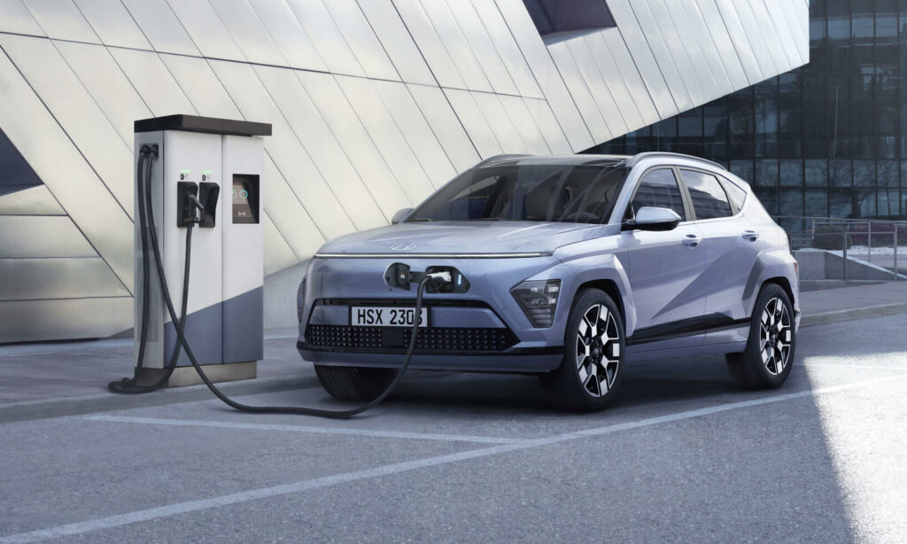 Nya Kona Elecric är 17,5 cm längre och laddar snabbare än föregående generation.