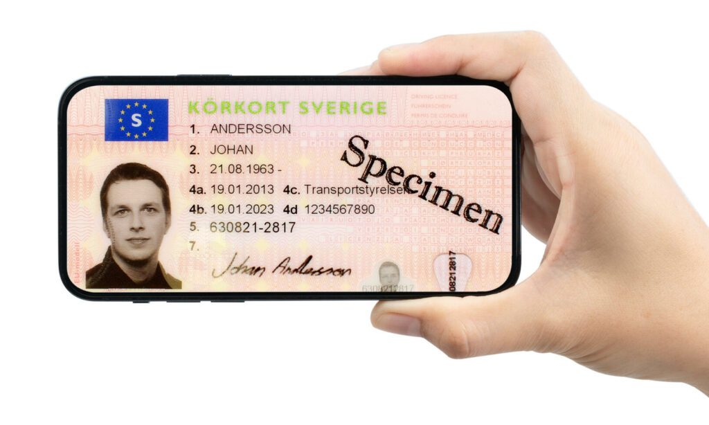 Fysiska körkort kan bli ett minne blott inom EU, ifall kommissionens nya förslag går igenom.