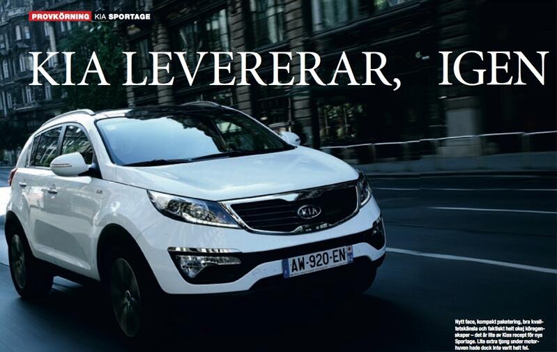 En bil kör nedför gatan. (AI text)