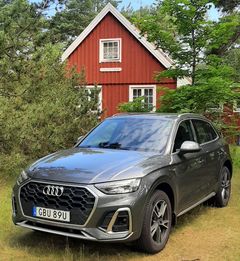 Stulen Lexus och kraschad Rolls – då fick det bli en Tesla istället