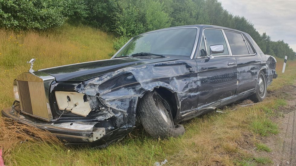 Stulen Lexus och kraschad Rolls – då fick det bli en Tesla istället