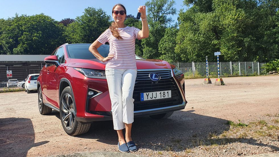 Stulen Lexus och kraschad Rolls – då fick det bli en Tesla istället