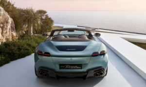 Ferrari cabbar ned i tid för sommaren med Roma Spider