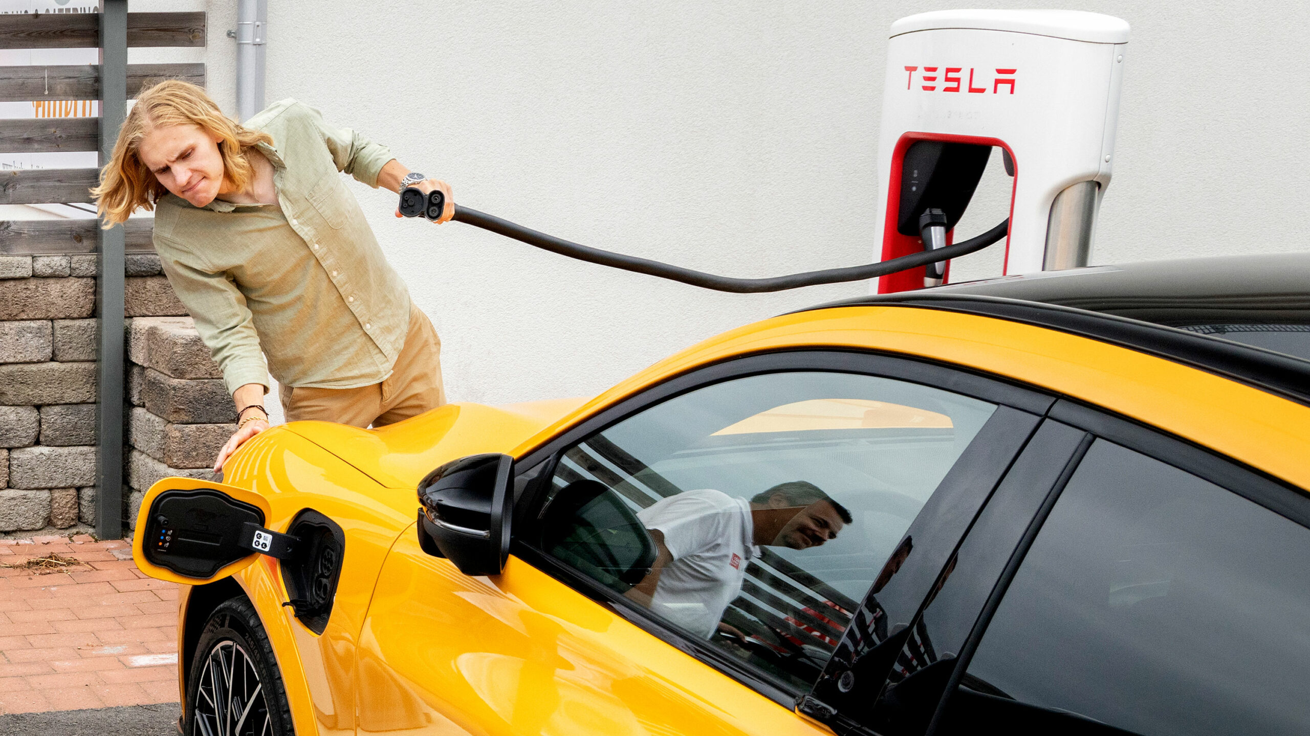 Elias Medelberg laddar