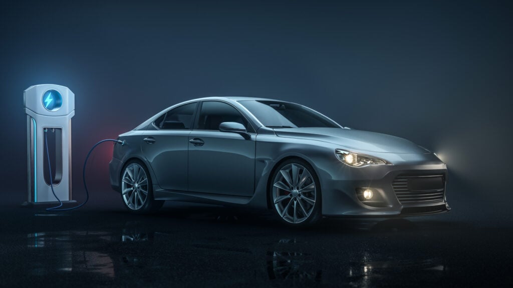 En bil laddar på en elbilstation. (AI text)