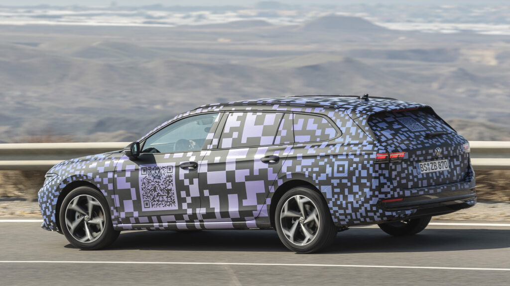 Den nya VW Polo S spåras på vägen (AI text)