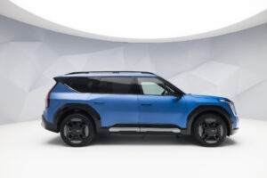 2020 Nissan Terrano parkerad i en cirkelrum (AI text)