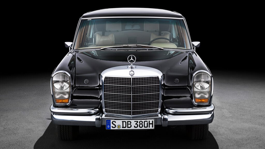 Mercedes-Benz S-klass och AMG SLK63 (AI text)