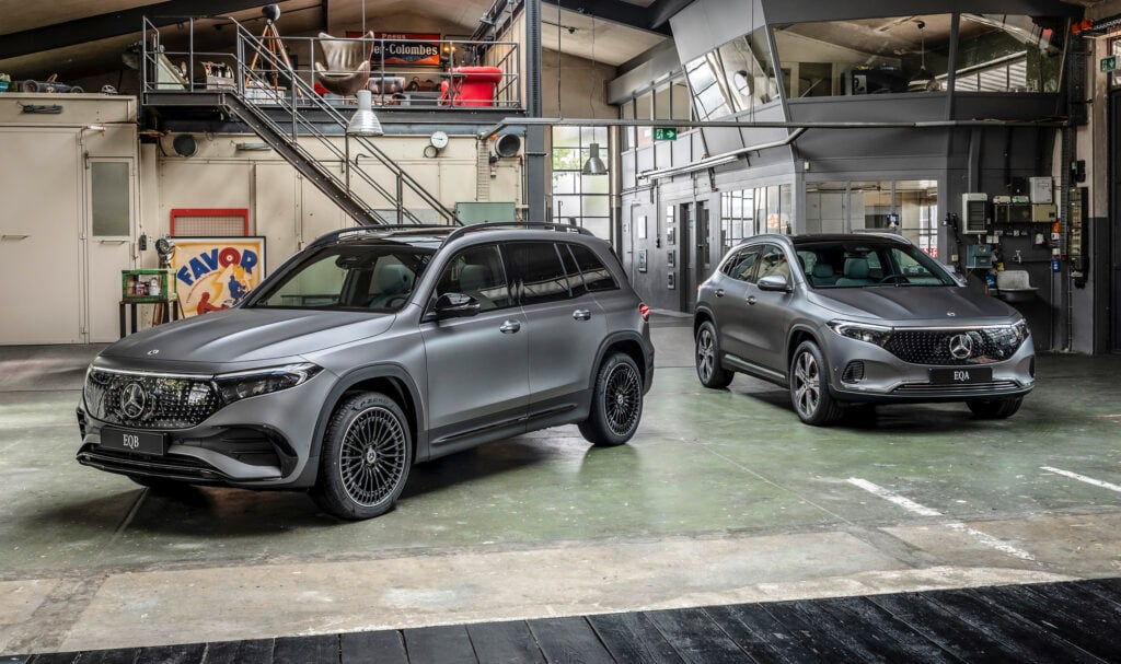 Mercedes-Benz GLS-suvar i garagen (AI text)