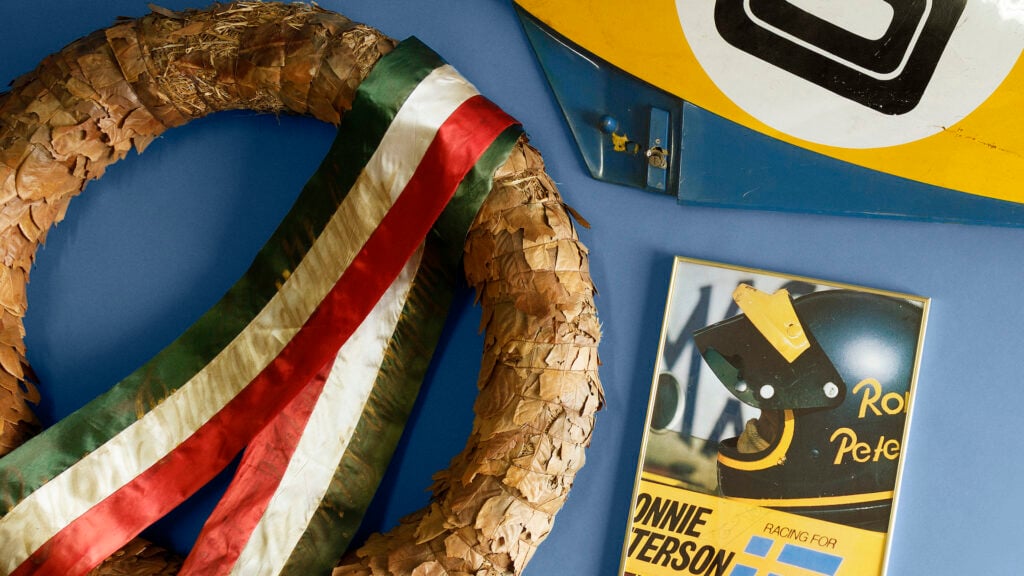 En racebil och en krans (AI text)