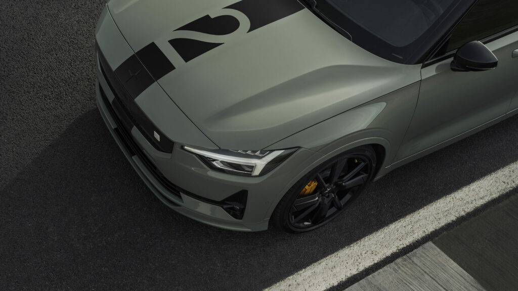 Den nya BMW X1 GT är en slank coupé med en turboladdad motor. (AI text)