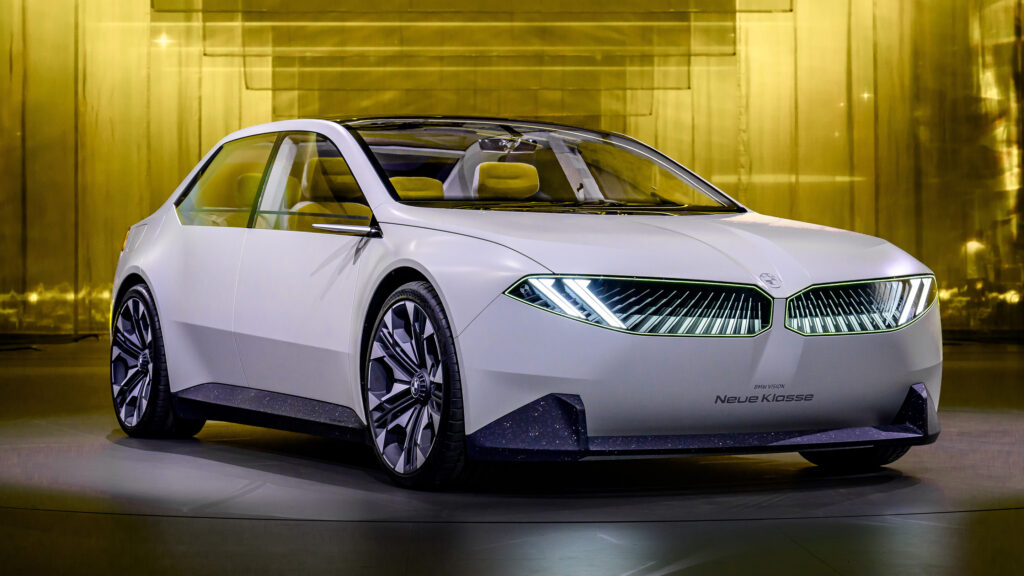 BMW-konceptbil i bakgrunden (AI text)