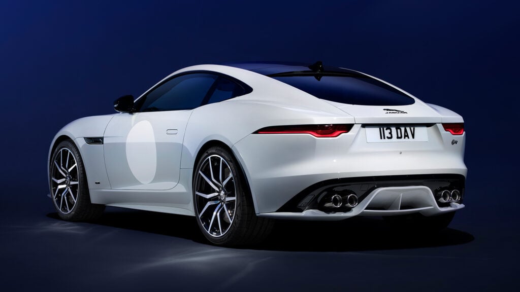 Jaguar F-Type är en sportbil. (AI text)