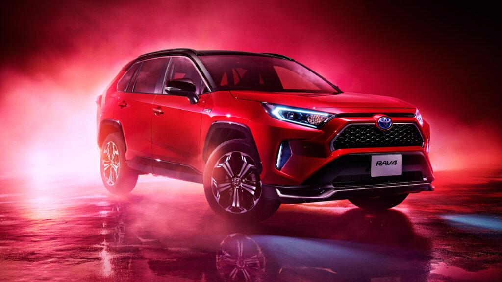 2020 Toyota Rav4 visas i rött. (AI text)