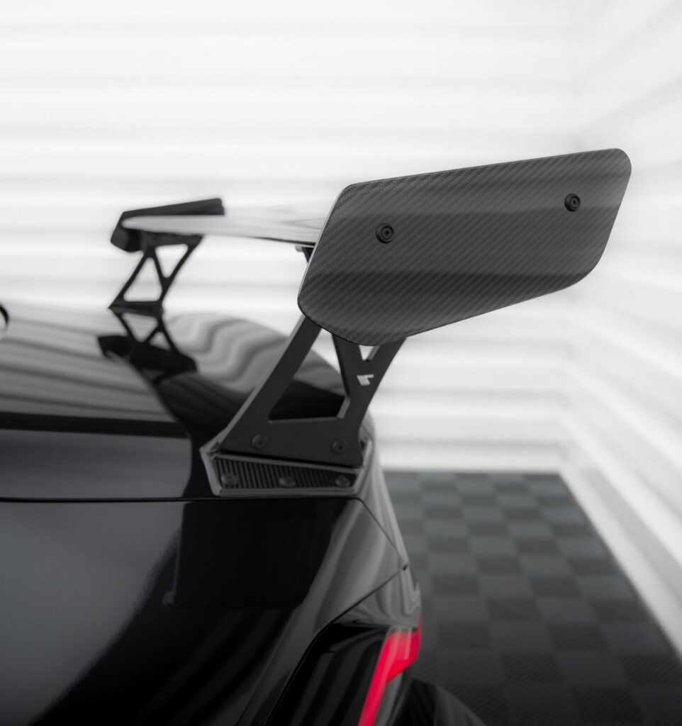 En svart Mercedes-Benz SLS AMG GT3 (AI text)